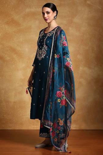 Women Floral Embroidered Regular Kurta with Trousers & With Dupatta