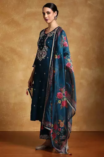 Women Floral Embroidered Regular Kurta with Trousers & With Dupatta