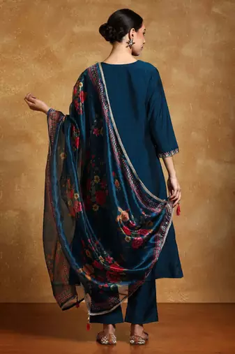 Women Floral Embroidered Regular Kurta with Trousers & With Dupatta