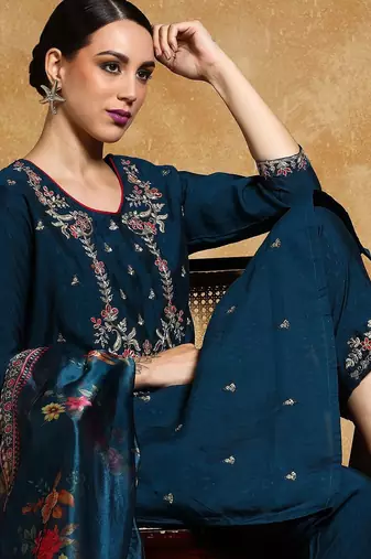 Women Floral Embroidered Regular Kurta with Trousers & With Dupatta