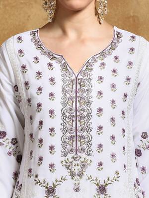 Women Floral  Cotton Republic Day Kurta with Trousers & With Dupatta 3