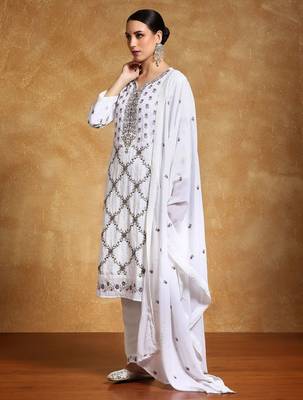 Women Floral  Cotton Republic Day Kurta with Trousers & With Dupatta 5