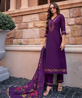 Women Floral Embroidered Regular Thread Work Kurta with Trousers & With Dupatta 1