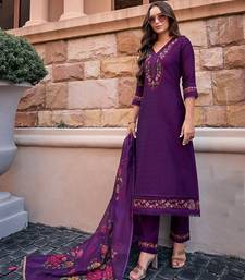 Women Floral Embroidered Regular Thread Work Kurta with Trousers & With Dupatta