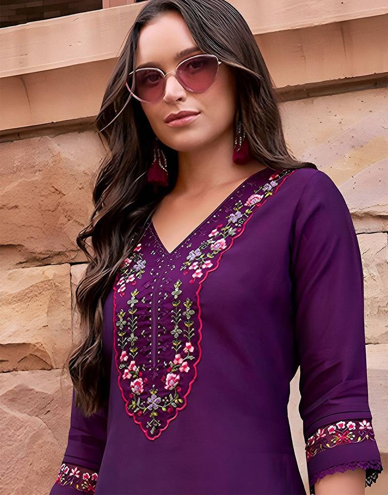 Women Floral Embroidered Regular Thread Work Kurta with Trousers & With Dupatta