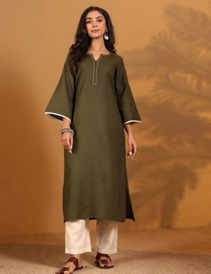 Thread Work Notch Neck Kurta With Trousers 1