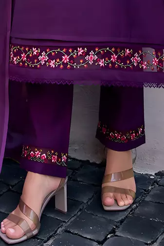 Women Floral Embroidered Regular Thread Work Kurta with Trousers & With Dupatta