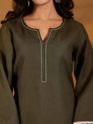 Thread Work Notch Neck Kurta With Trousers 2