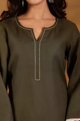 Thread Work Notch Neck Kurta With Trousers