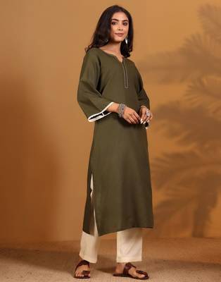 Thread Work Notch Neck Kurta With Trousers 4