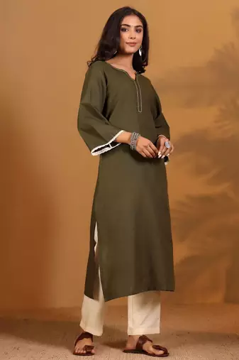 Thread Work Notch Neck Kurta With Trousers
