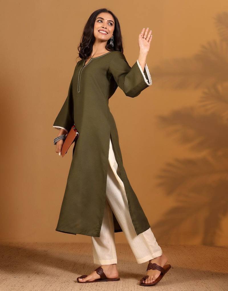 Thread Work Notch Neck Kurta With Trousers