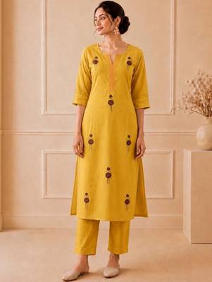 Women Ethnic Motifs Printed Regular Thread Work Kurta with Trousers 1