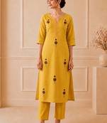 Women Ethnic Motifs Printed Regular Thread Work Kurta with Trousers