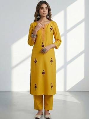 Women Ethnic Motifs Printed Regular Thread Work Kurta with Trousers 6