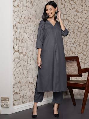 Women Solid V neck Pleated Regular Kurta with Trousers 2