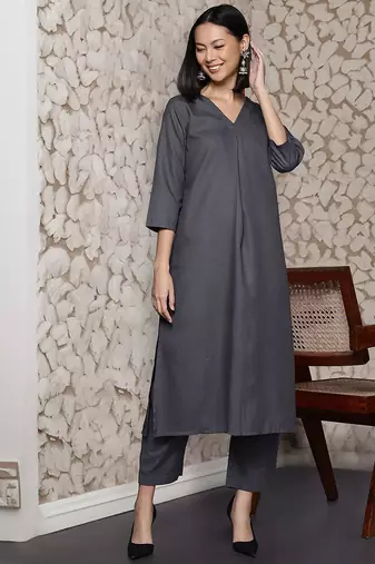 Women Solid V neck Pleated Regular Kurta with Trousers