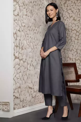 Women Solid V neck Pleated Regular Kurta with Trousers