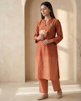 Women Ombre Dyed Regular Thread Work Kurta with Trousers 4