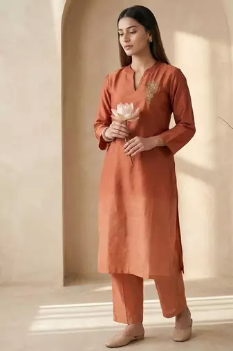 Women Ombre Dyed Regular Thread Work Kurta with Trousers
