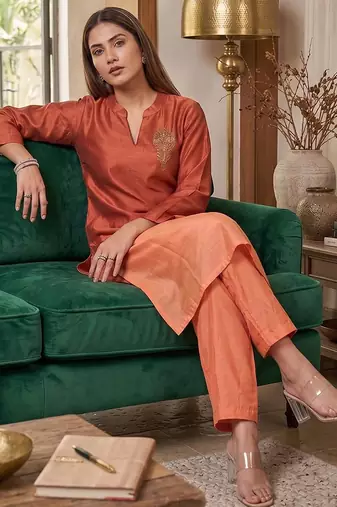 Women Ombre Dyed Regular Thread Work Kurta with Trousers