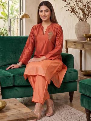 Women Ombre Dyed Regular Thread Work Kurta with Trousers 7