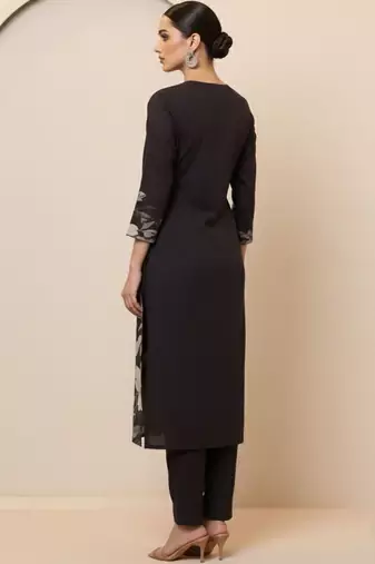 Women Floral Printed Regular Thread Work Pure Cotton Kurta with Trousers & With Dupatta