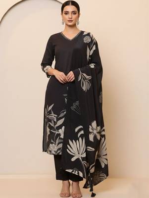 Women Floral Printed Regular Thread Work Pure Cotton Kurta with Trousers & With Dupatta 4