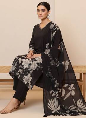 Women Floral Printed Regular Thread Work Pure Cotton Kurta with Trousers & With Dupatta 5