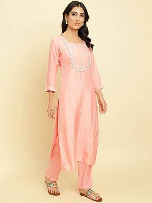 Floral Embroidered Beads & Stones Kurta With Trousers & Dupatta 4
