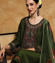 Women Floral Yoke Design Regular Thread Work Kurta with Trousers & With Dupatta