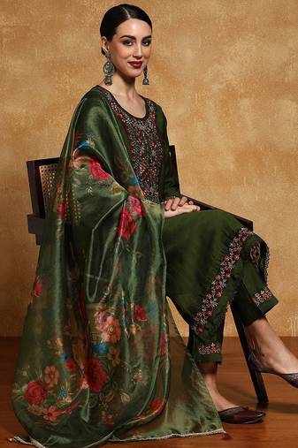 Women Floral Yoke Design Regular Thread Work Kurta with Trousers & With Dupatta