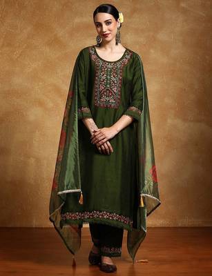 Women Floral Yoke Design Regular Thread Work Kurta with Trousers & With Dupatta 3