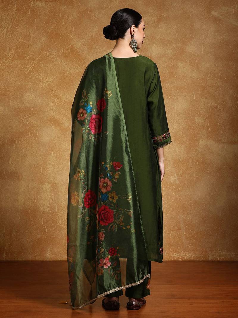 Women Floral Yoke Design Regular Thread Work Kurta with Trousers & With Dupatta