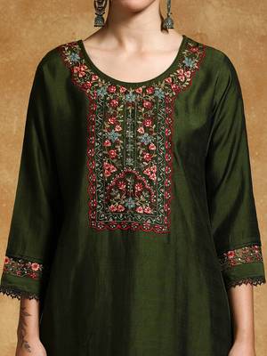 Women Floral Yoke Design Regular Thread Work Kurta with Trousers & With Dupatta 7