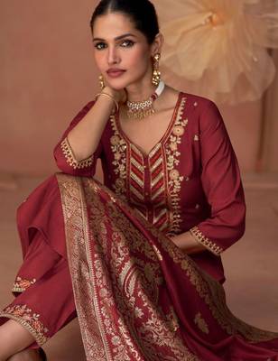 Floral Embroidered Thread Work Straight Kurta With Trousers And Dupatta 1