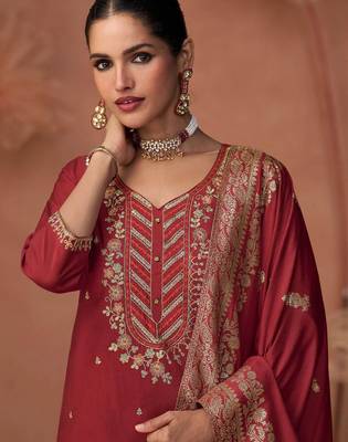 Floral Embroidered Thread Work Straight Kurta With Trousers And Dupatta 2