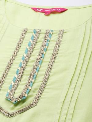 Women Green Pleated Kurta with Trousers & Dupatta 2