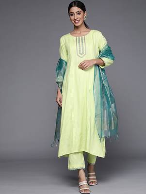 Women Green Pleated Kurta with Trousers & Dupatta 5
