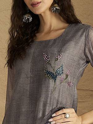Women Floral Regular Beads and Stones Kurta with Trousers & Dupatta 2