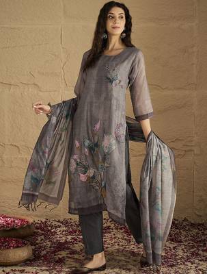 Women Floral Regular Beads and Stones Kurta with Trousers & Dupatta 5
