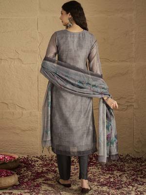 Women Floral Regular Beads and Stones Kurta with Trousers & Dupatta 6