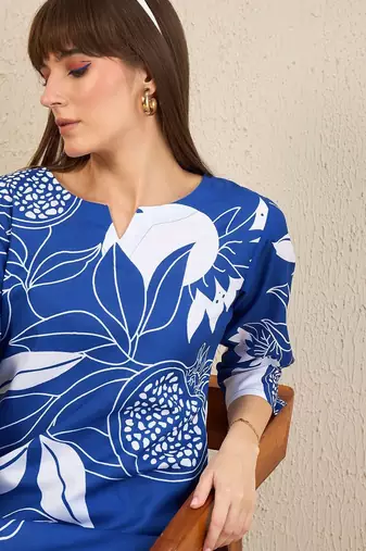 Floral Printed Notch Neck Straight Kurta With Trousers