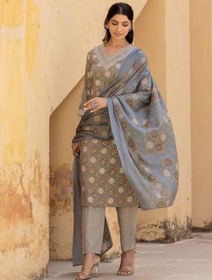 Women Floral Printed Regular Mirror Work Kurta with Trousers & With Dupatta 6