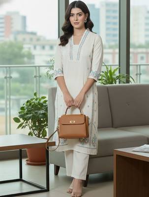Women Ethnic Motifs Embroidered Regular Thread Work Kurta with Trousers 4