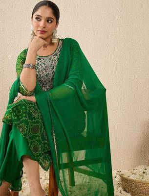 Bandhani Printed Thread Work Georgette Straight Kurta With Trousers & Dupatta 7