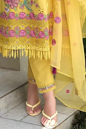 Women Floral Embroidered Regular Sequinned Pure Cotton Kurta with Trousers & With Dupatta
