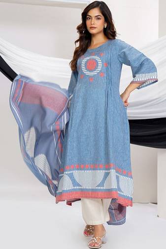 Women Printed Regular Kurta with Trousers & With Dupatta
