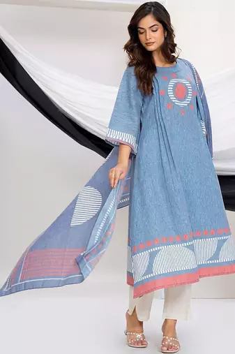 Women Printed Regular Kurta with Trousers & With Dupatta
