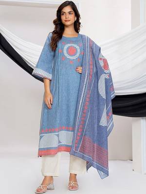 Women Printed Regular Kurta with Trousers & With Dupatta 3